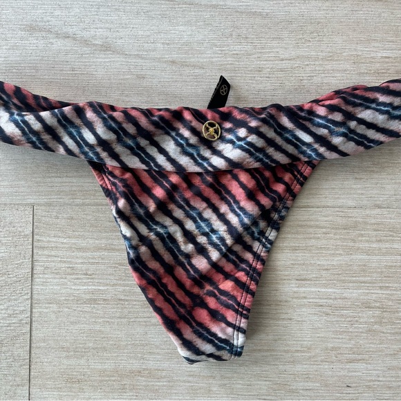 VIX PAULA HERMANNY gold embellished tiger print bikini set. Two-piece bikini set - Picture 5 of 6